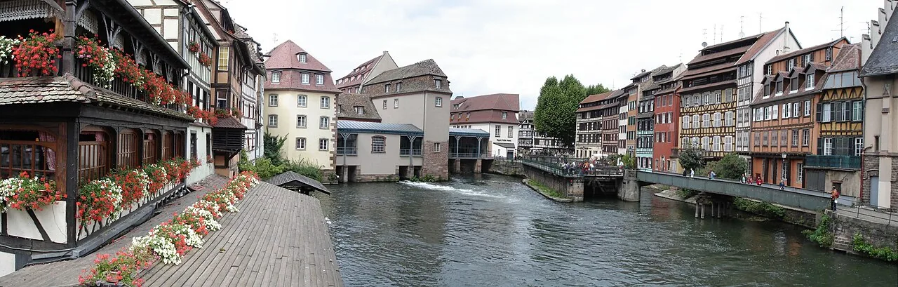 Maisons à colombages et canal de la Petite France à Strasbourg